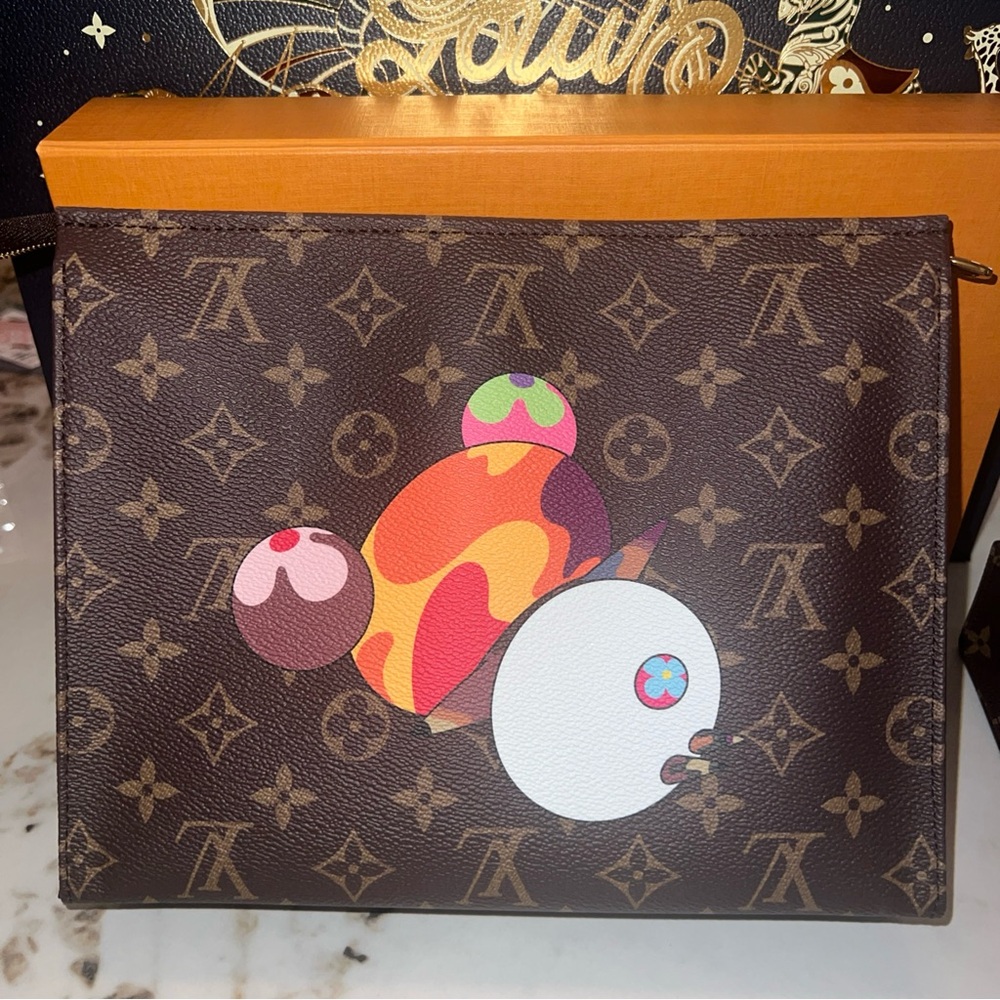 🎉🎉SOLD🎉🎉New LOUIS VUITTON x TAKASHI MURAKAMI 2025 LARGE Toiletry Pouch - Picture 4 of 11